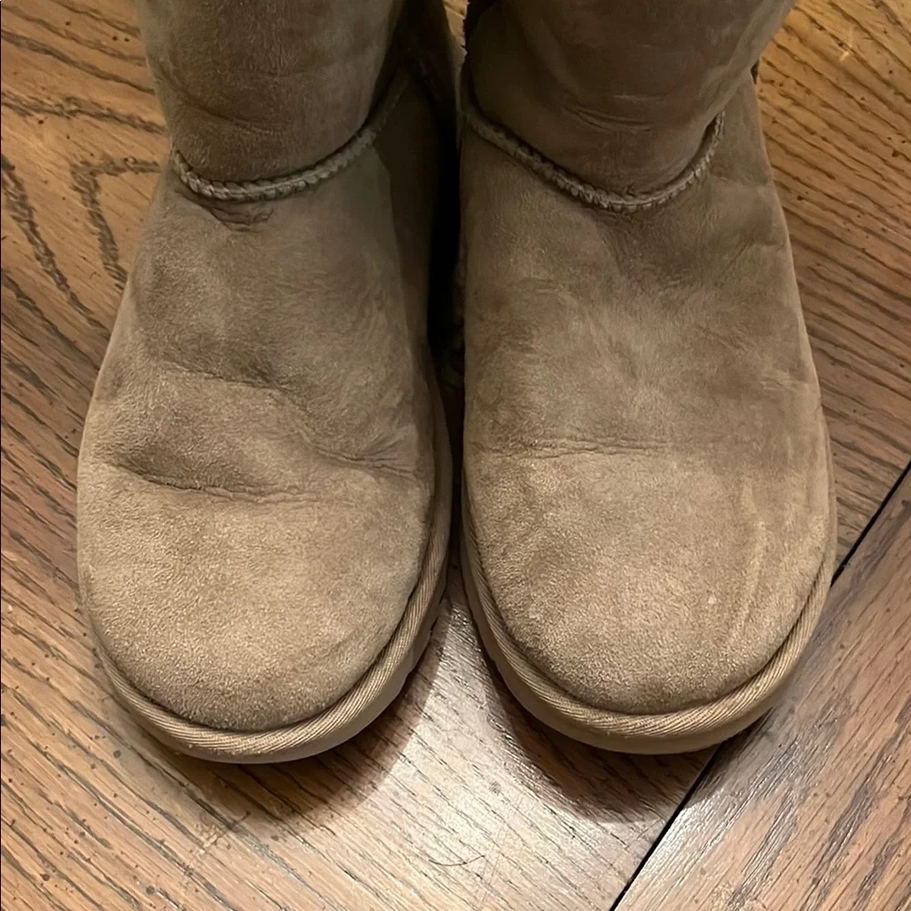 Ugg Bailey Tan Boots,‎ size 8